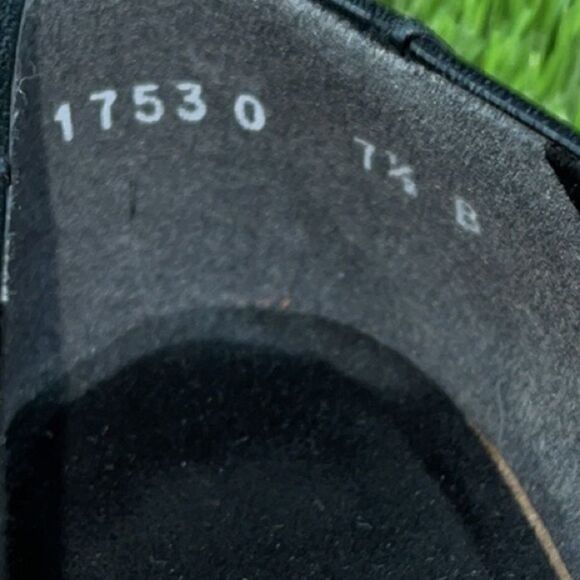 Stuart Weitzman Classic Heels in Black - Picture 8 of 8